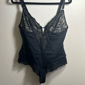 NWT ** V-Neck Half Laced Bodysuit - Large
